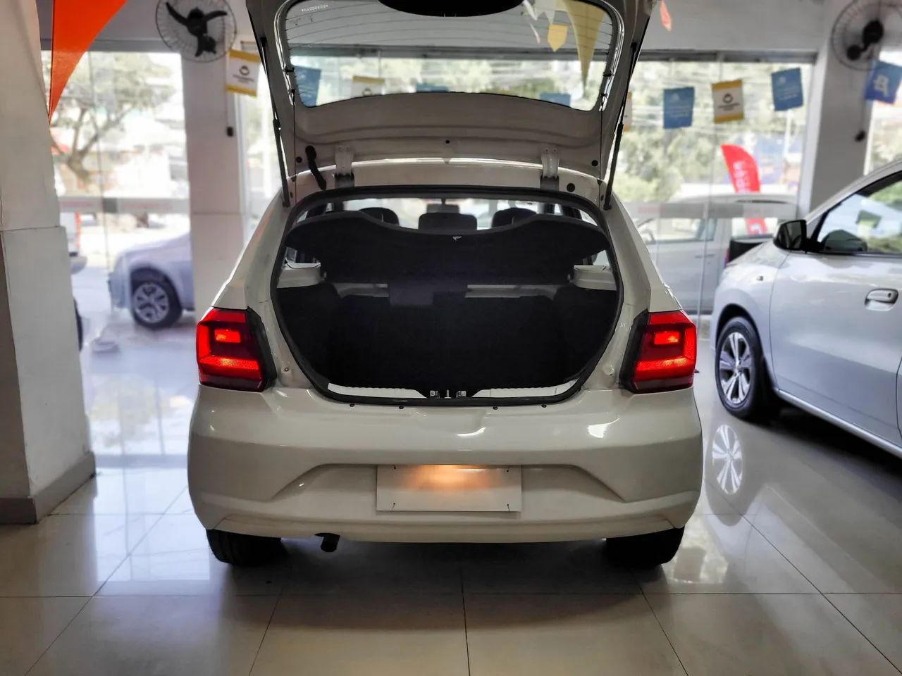 Volkswagen gol 1.0 novo financio - Foto 2