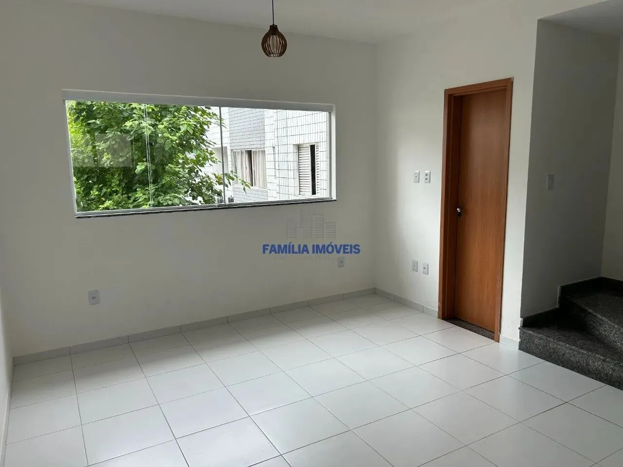 Sobrado novo à venda Santos Marapé 2 suítes quintal churrasqueira