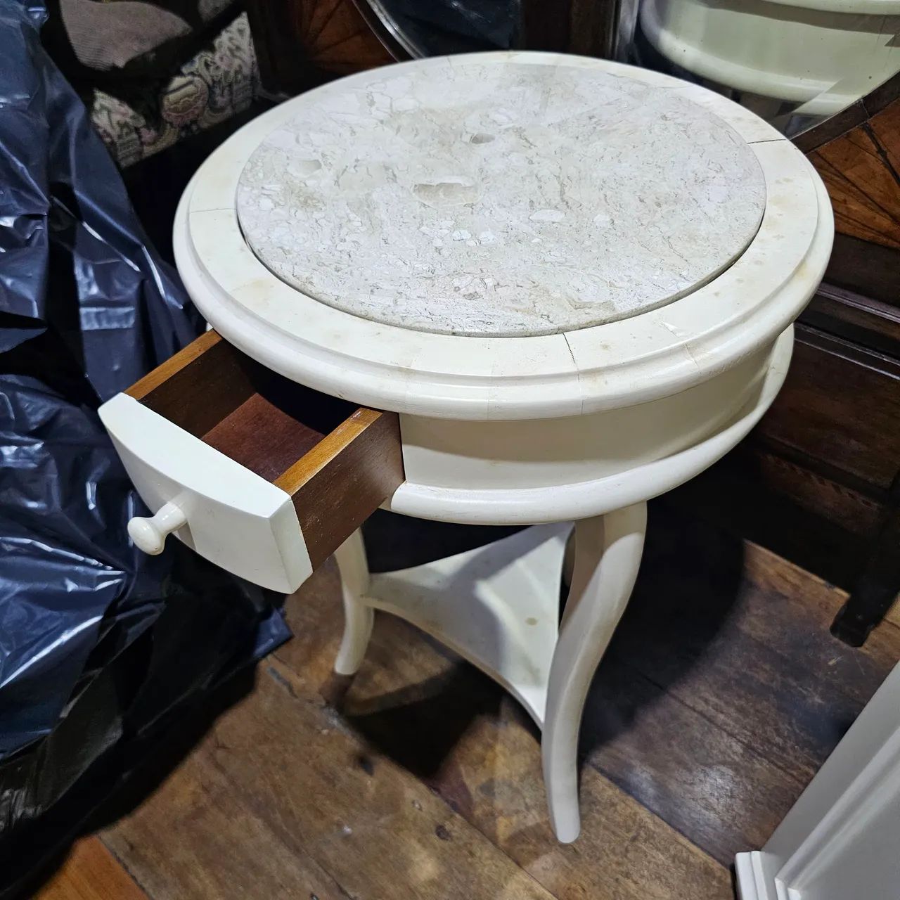 Móveis, Mesa Lateral Branca com Tampo de Mármore - Foto 3