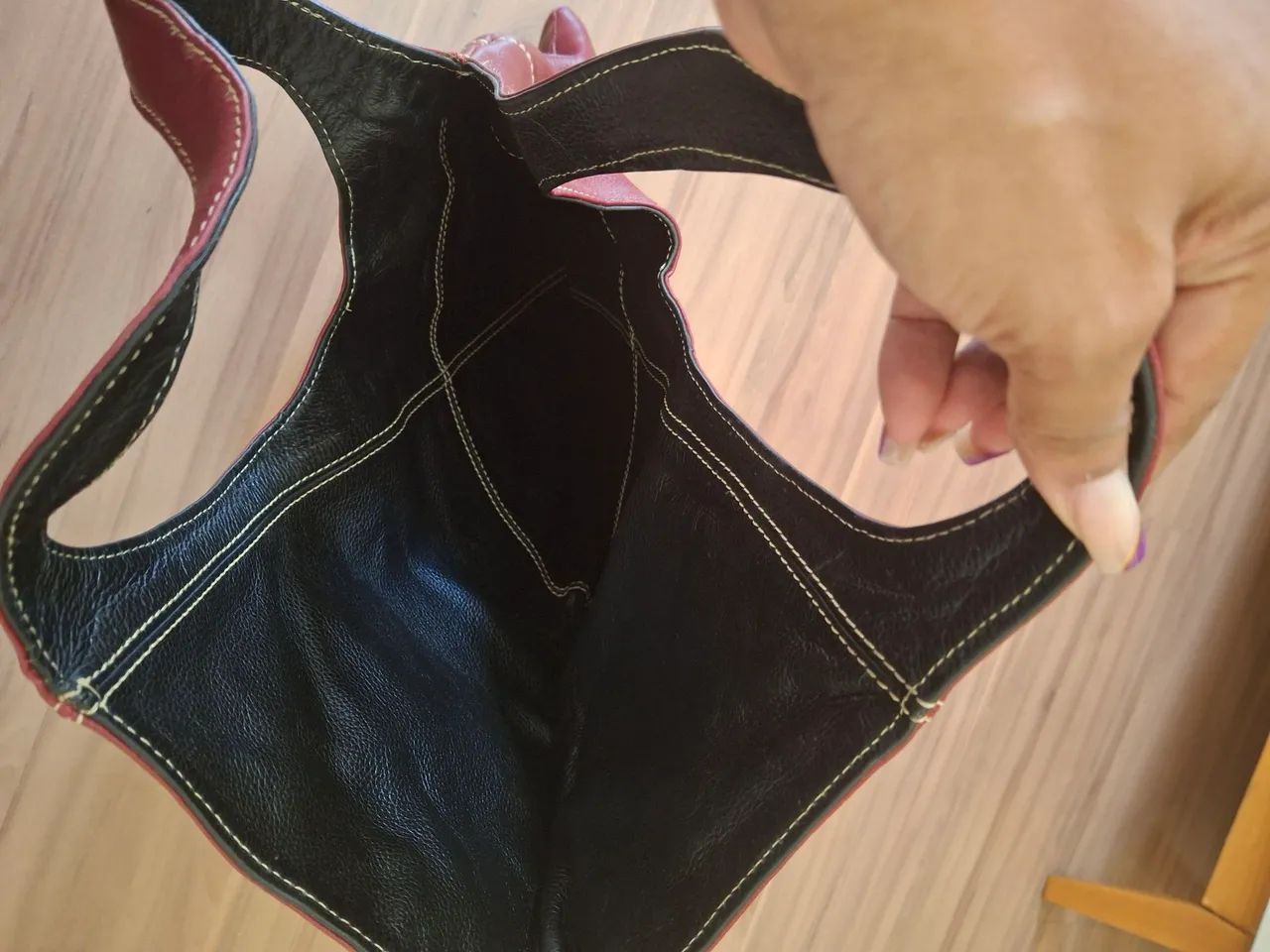 Bolsa de Couro Dupla Face - Borgonha/Preta - Amarelle - Foto 3