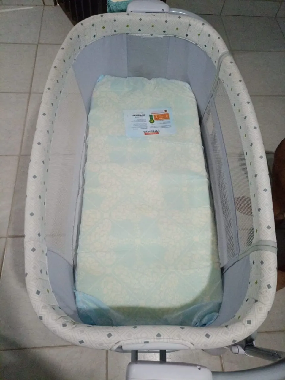 Berço portátil com colchão