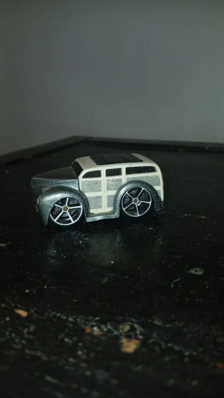 Carrinho Hot Wheels - Woody escala 1/64 ano 2005 - Foto 4