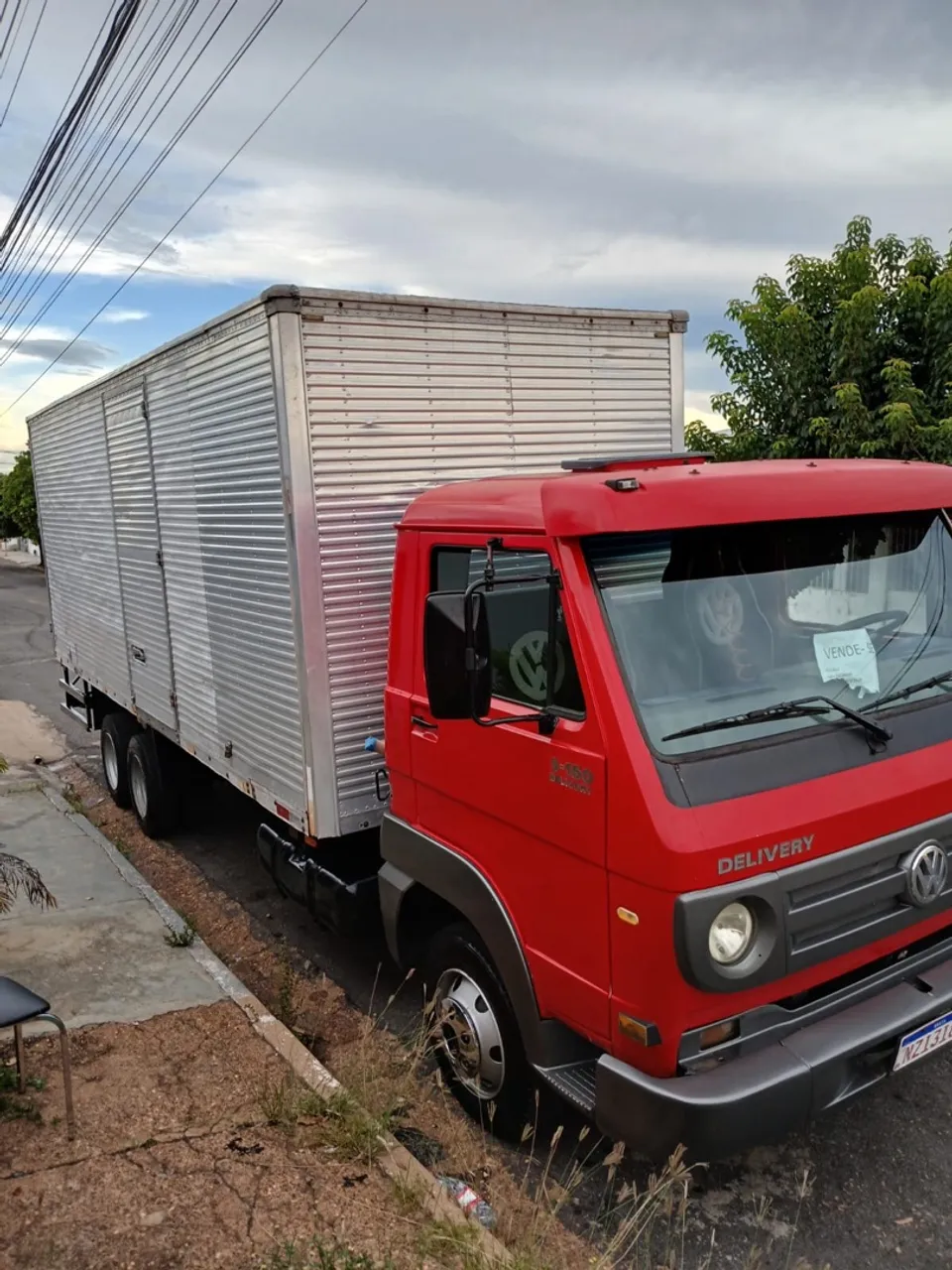 Caminhão Baú - Ideal para Transporte de Cargas