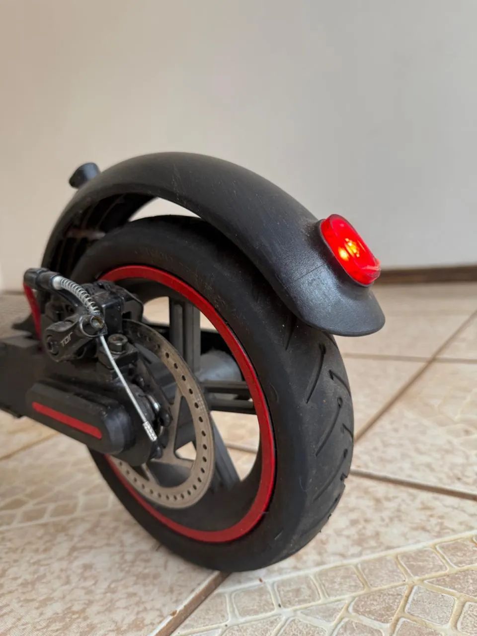 Patinete Elétrico SMART WHEEL - 2 Meses de Uso - C/ SUSPENSÃO E FREIO A DISCO! - Foto 4