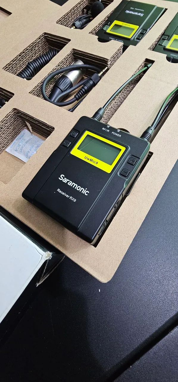 Saramonic UwMIC9 - microfone digital UHF sem fio com dois lapelas