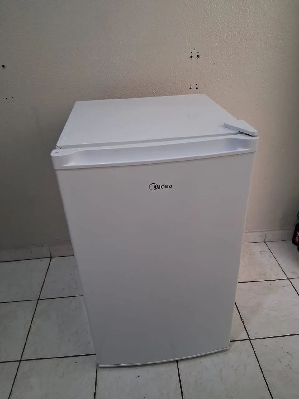 Mini geladeira Midea