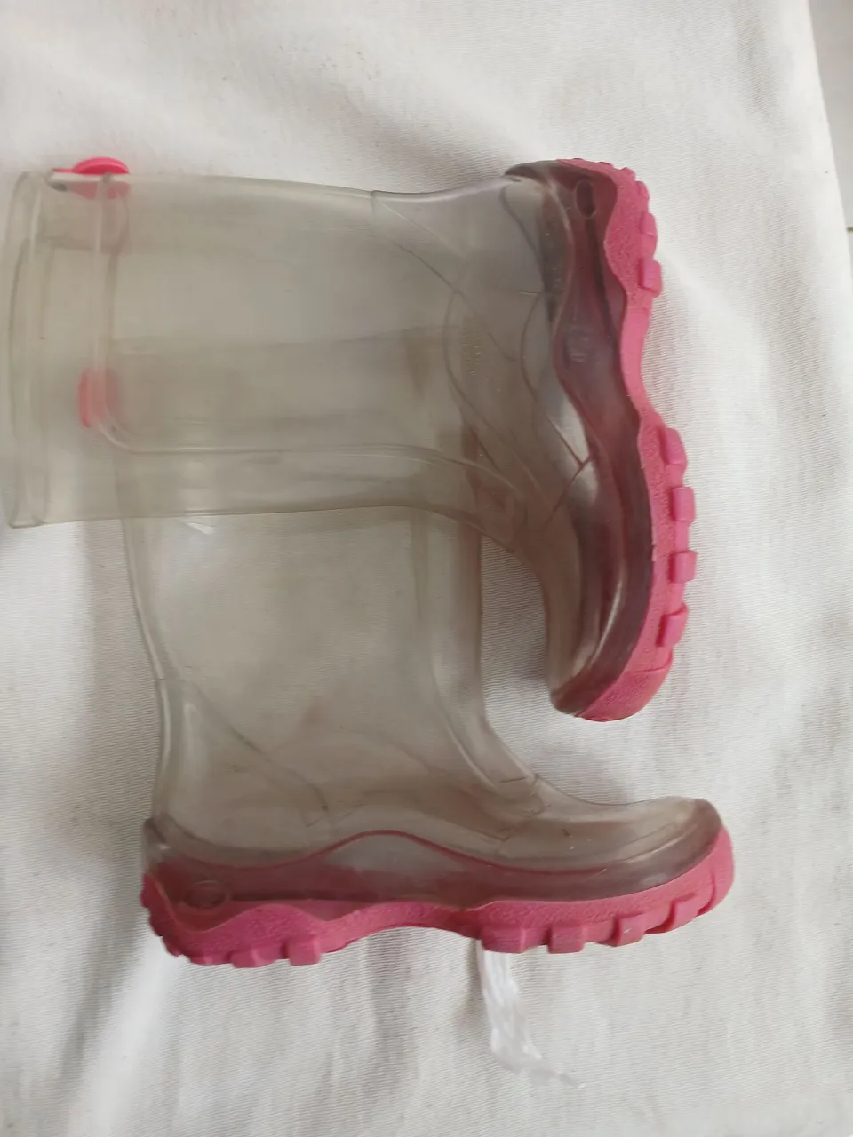 Botas transparentes infantis com solado rosa