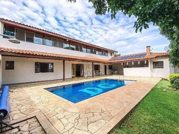 Sitio em condomínio fechado,4 suítes, piscina, área gourmet, 6 vagas de garagem. 299m². -