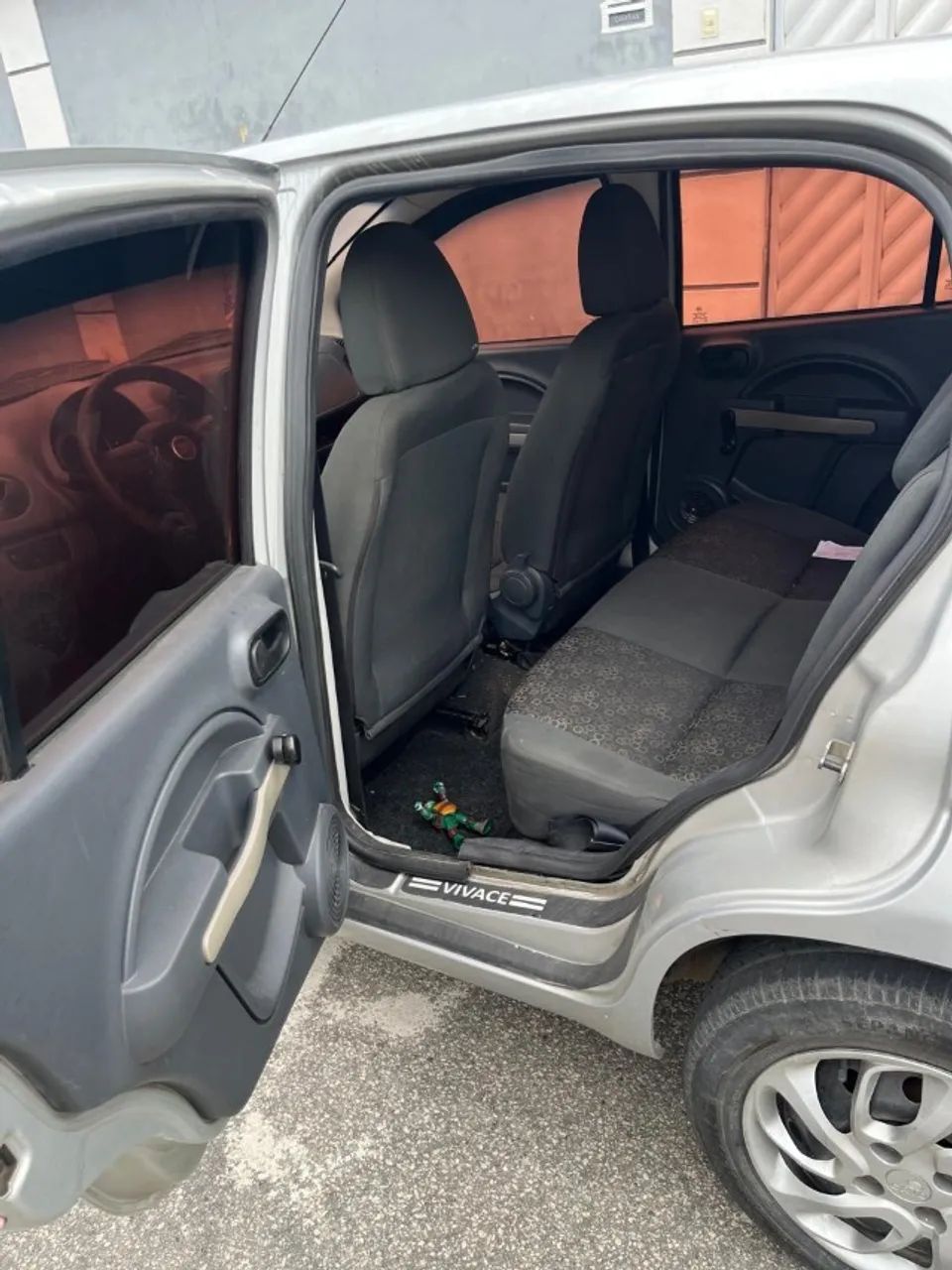FIAT UNO 1.0 VIVACE 2011 COMPLETO - Foto 5