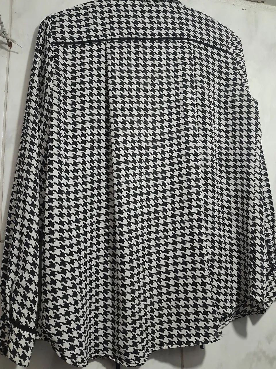 Blusa estampada preta e branca - Foto 4