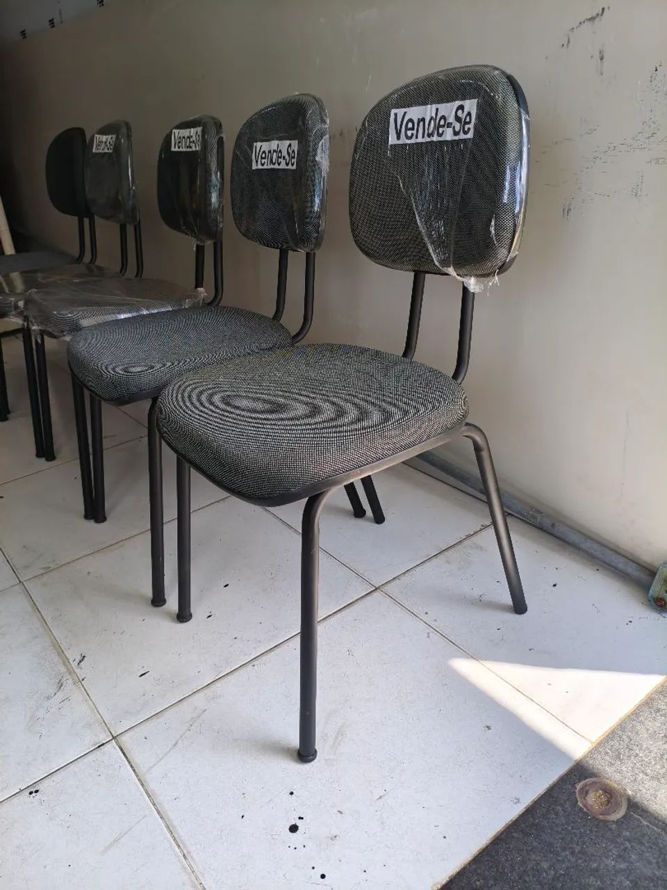 Cadeira fixa com forro novo . - Foto 5