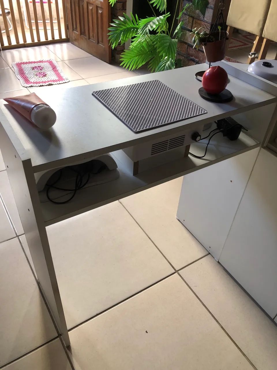 Mesa para manicure com aspirador 