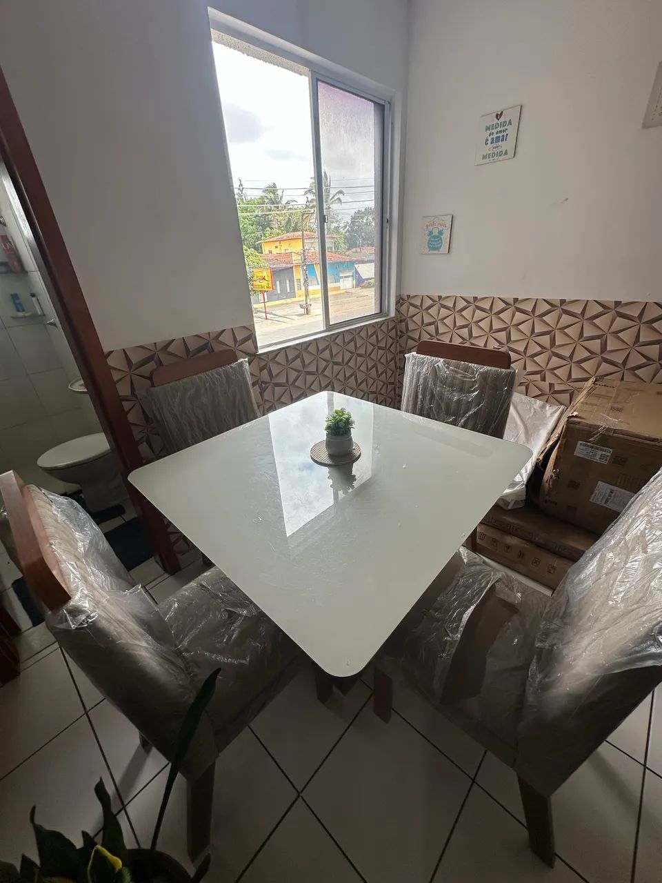 Mesa com 4 cadeiras