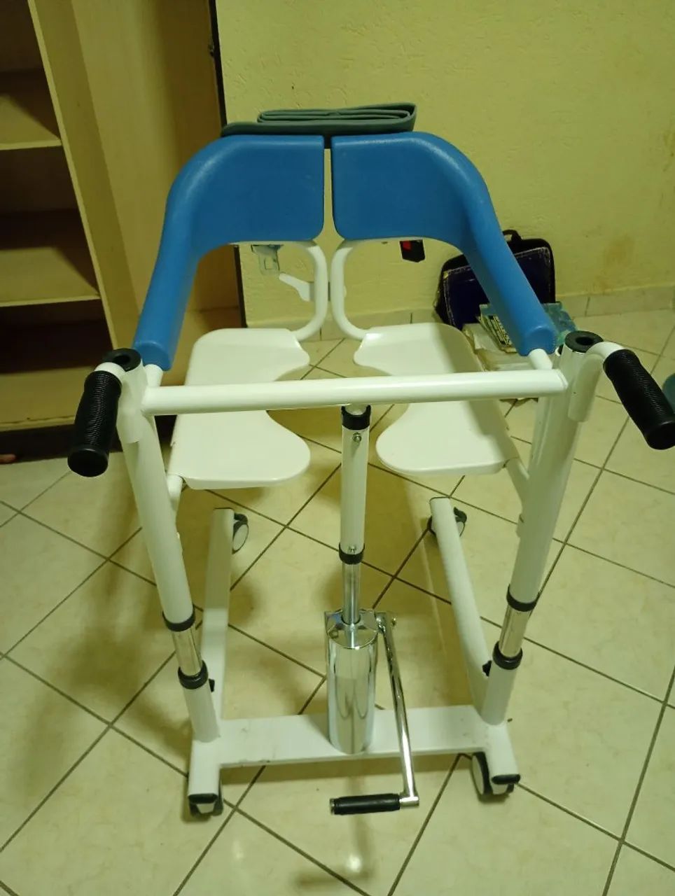 Cadeira de hospital abre e fecha  - Foto 5