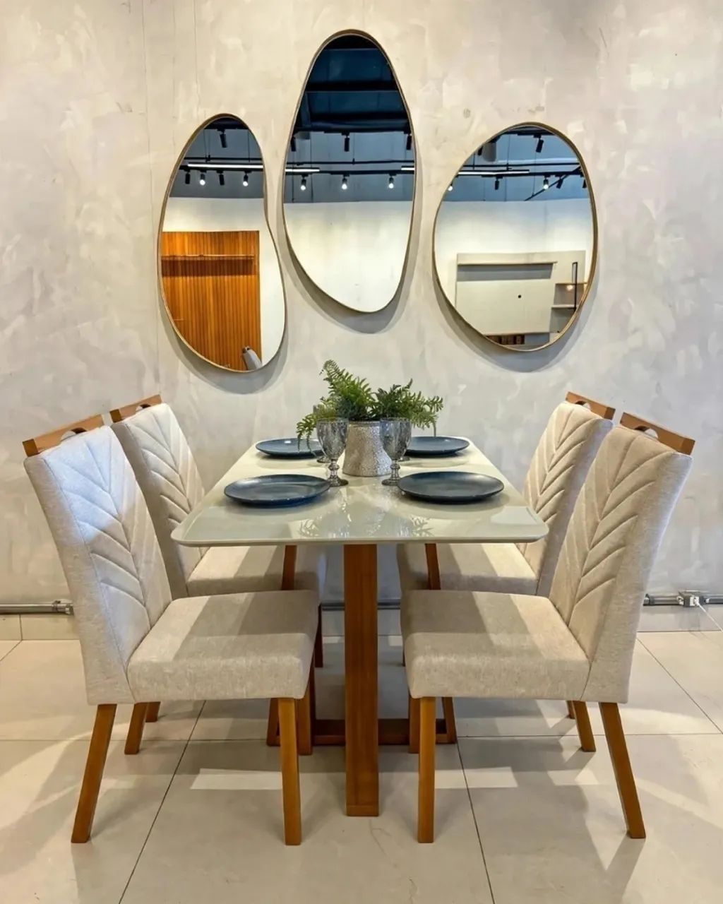 Mesa de Jantar Jasmim com 4 cadeiras 