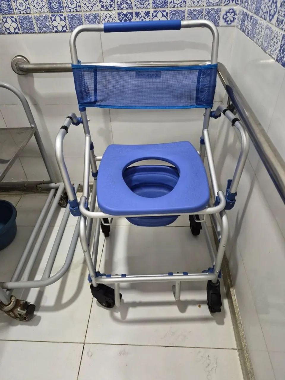 Cadeira Higiênica com Rodas  - Foto 2