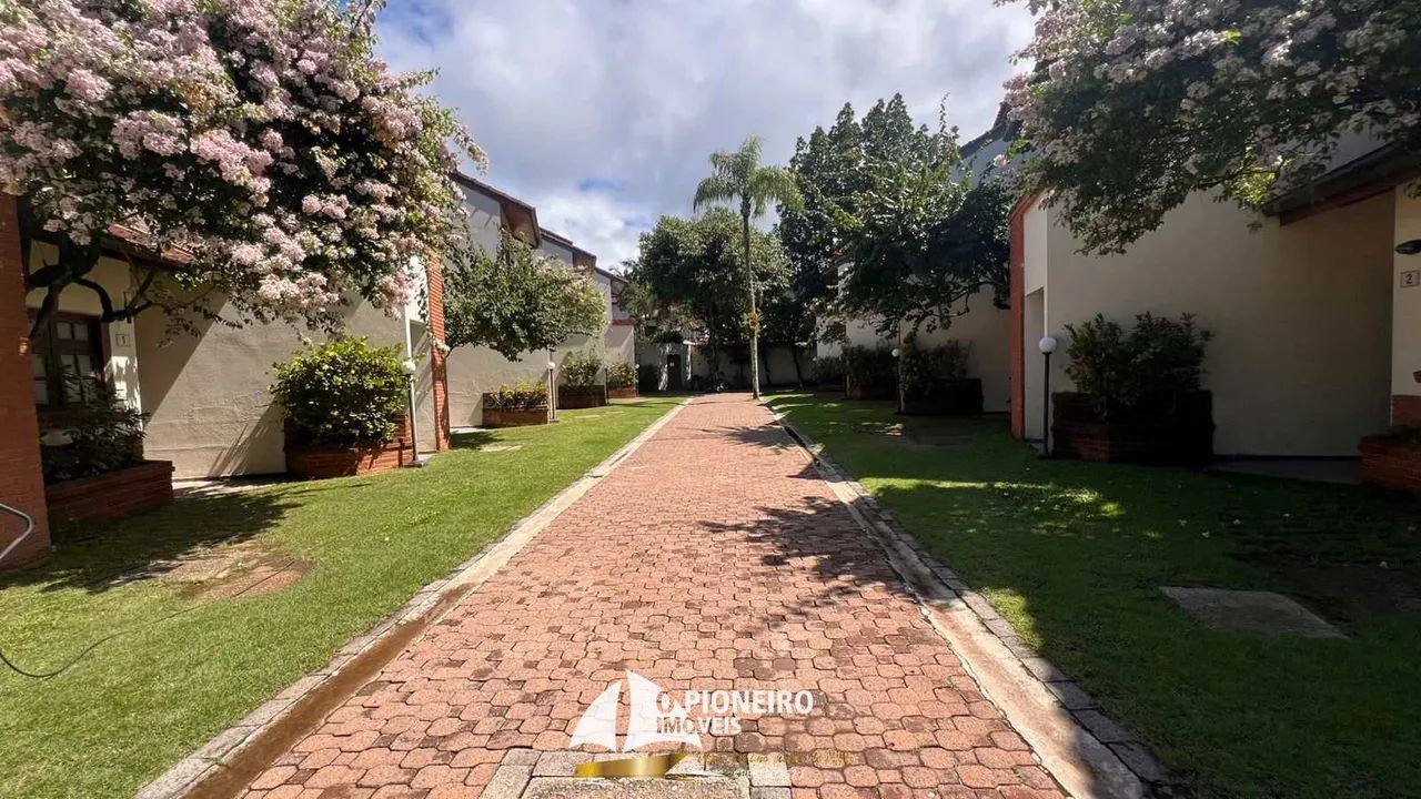 Casa de Condomínio com 4 dorms a 30m da praia