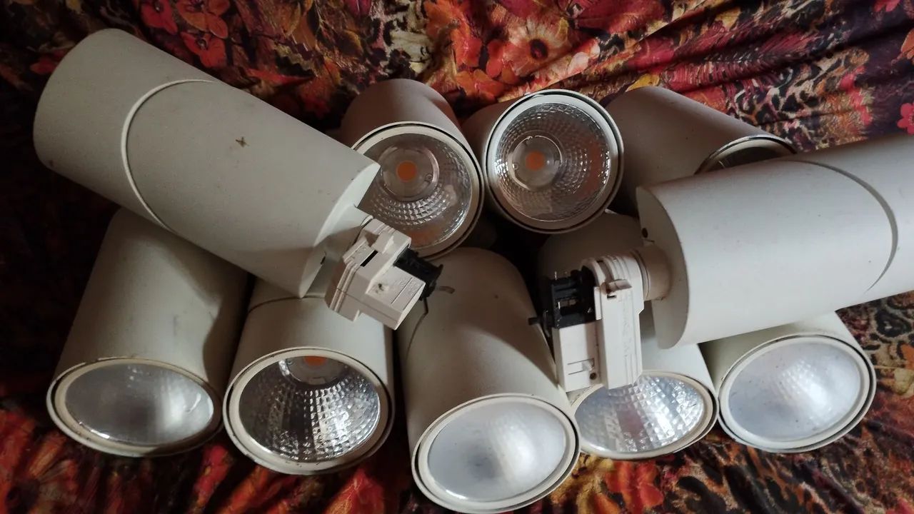 12 luminária e duas réguas