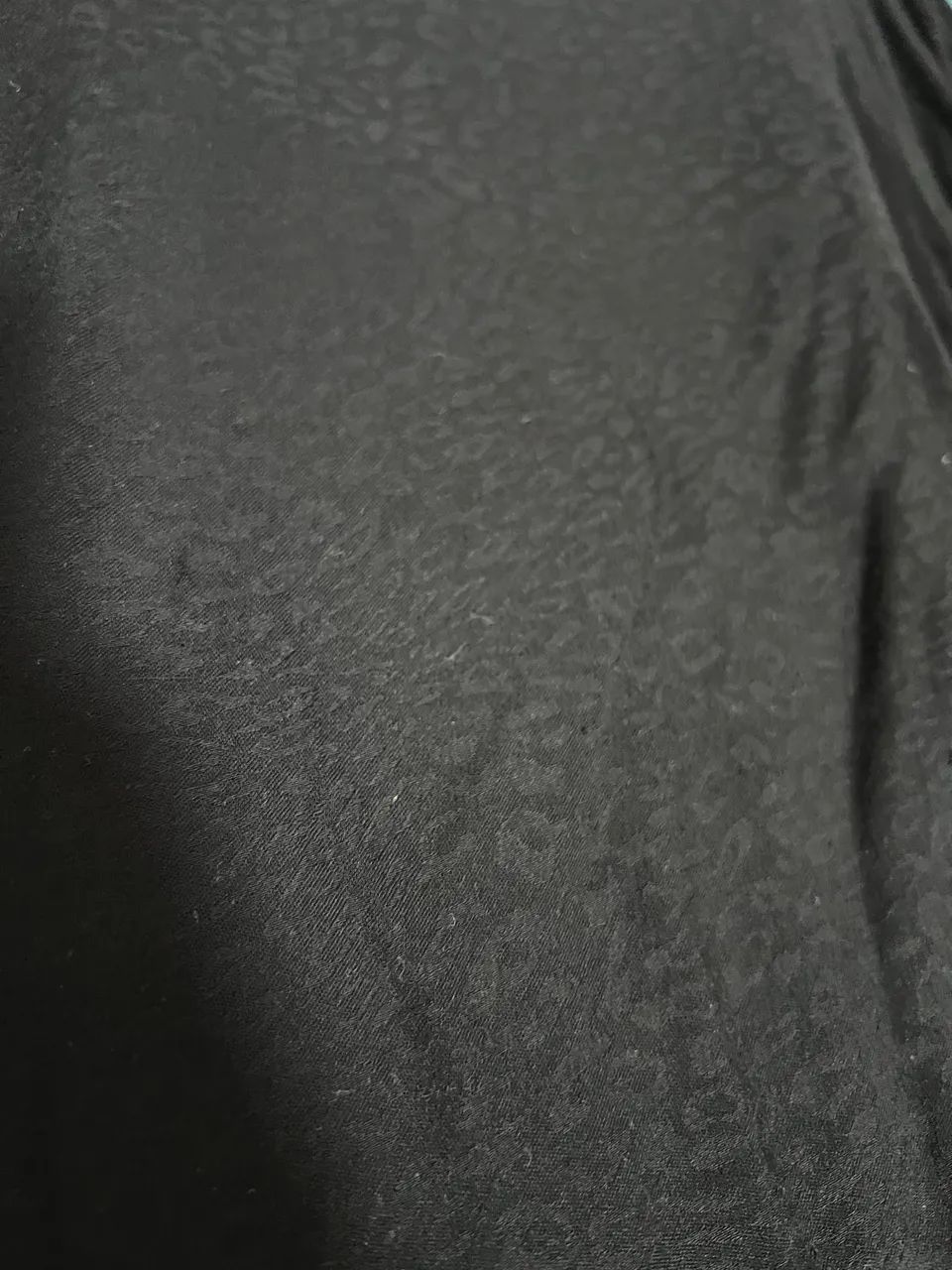 Blusa preta fluida com detalhe de renda  David Bitton tamanho G  - Foto 4