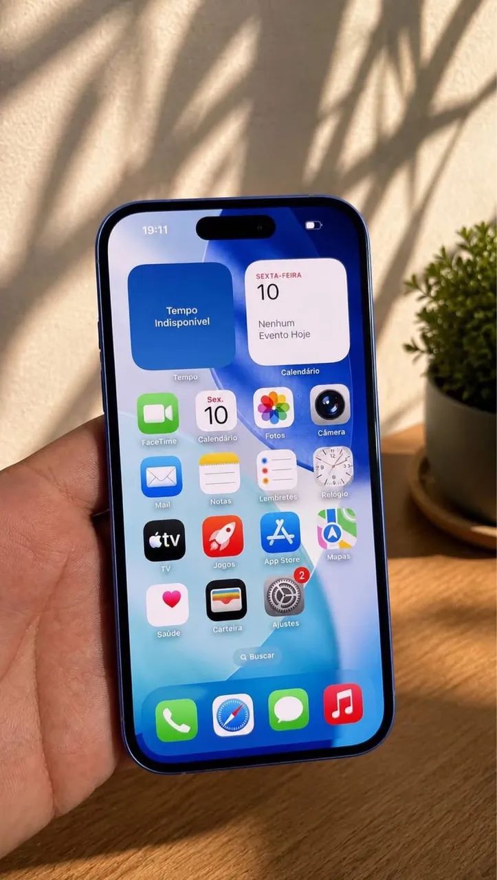 iPhone 16