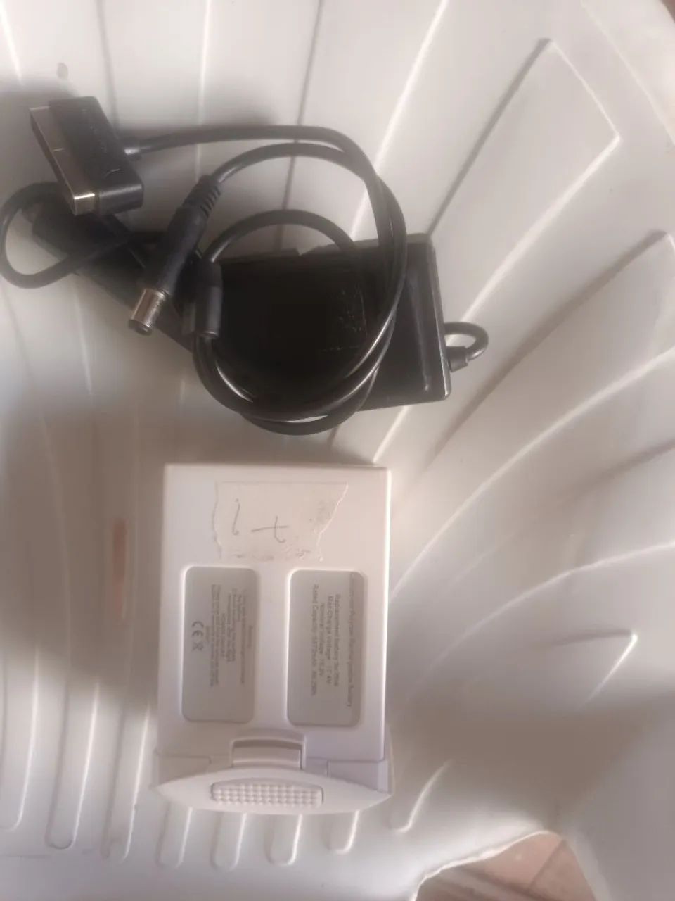 Bateria Phantom 4 pro mais carregador veicular  - Foto 2