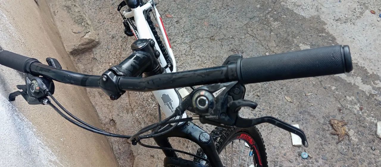 Vendo , bicicleta, cadeira de barbeiro e espelho de barbeiro ? - Foto 5