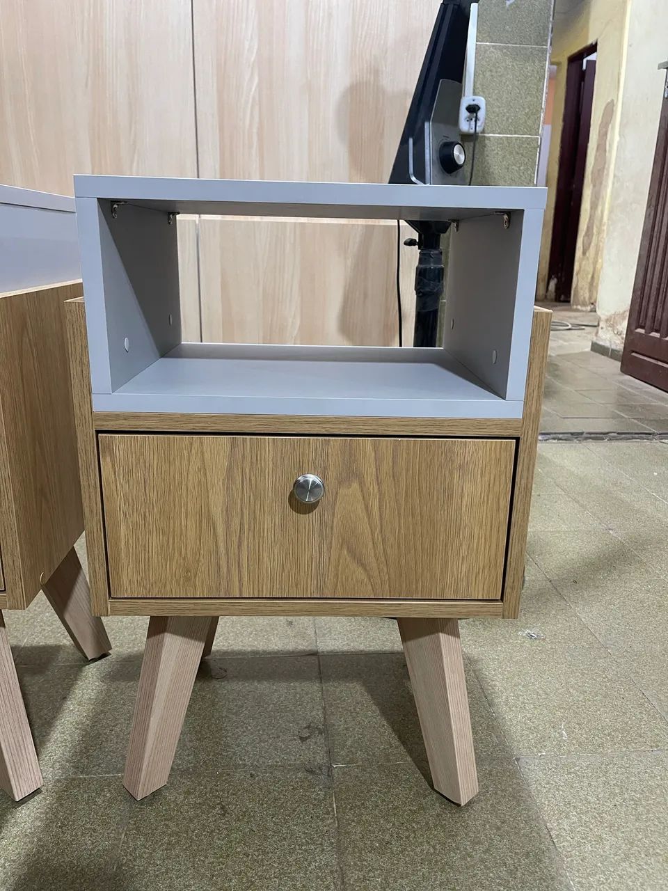 Mesa de cabeceira com gaveta o par 