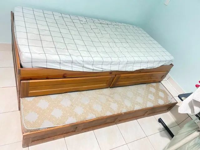 Bicama de madeira maciça com 1 colchão de solteiro - Foto 2