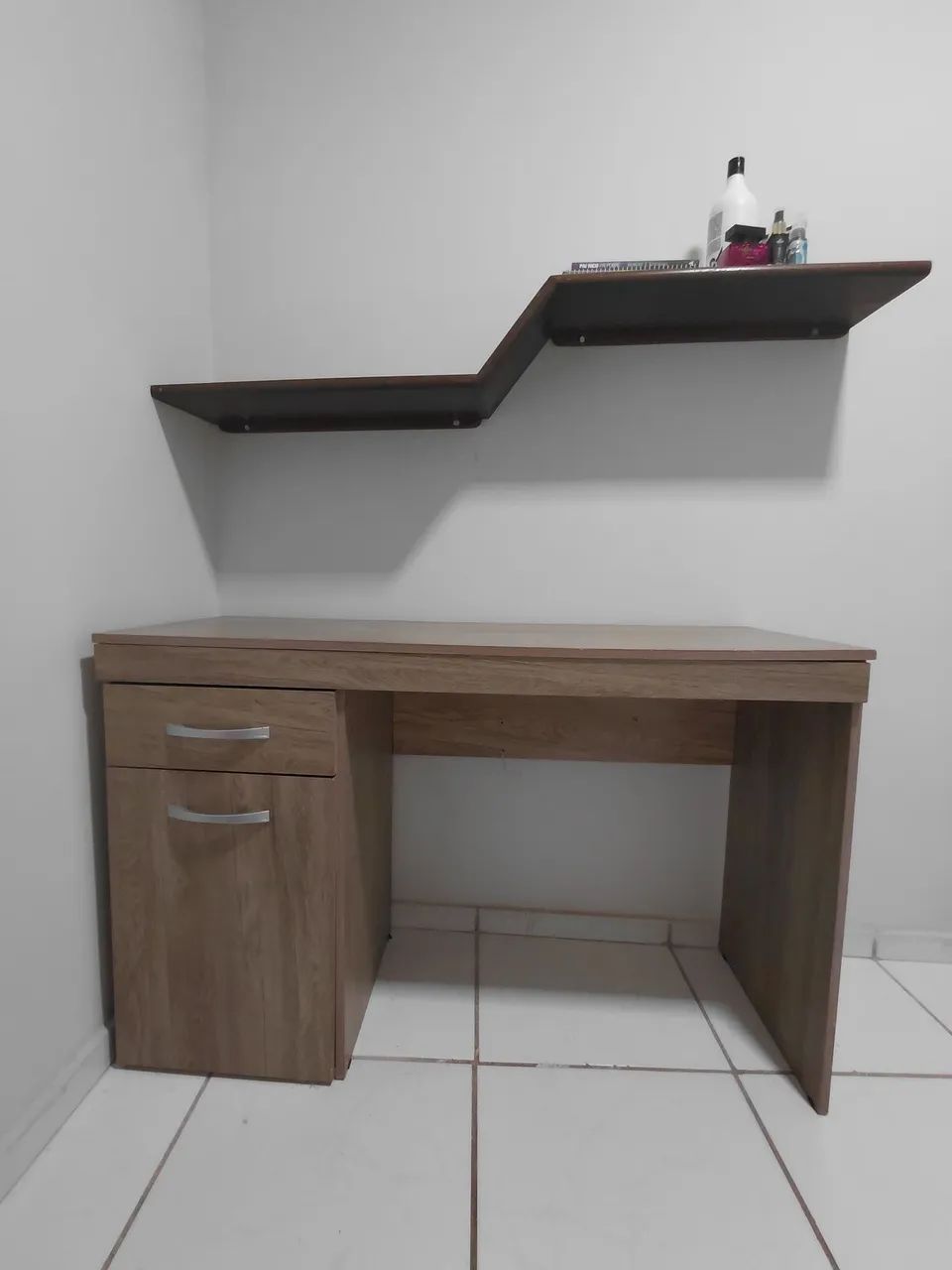 Mesa de Estudo e Prateleira