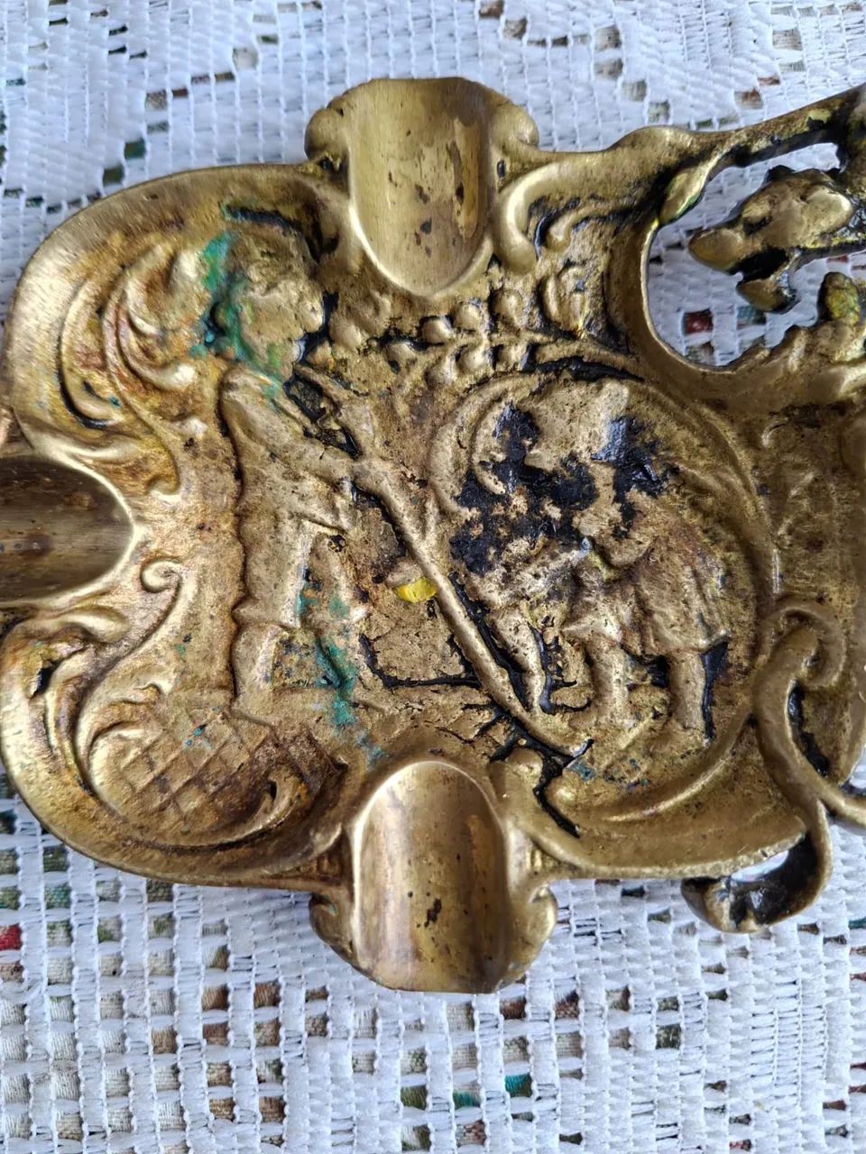Cinzeiro antigo em bronze com motivo gárgula  - Foto 3