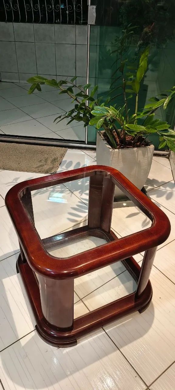 Mesa de mogno quadrada