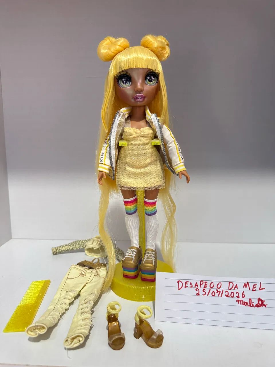 Boneca Sunny Rainbow high 