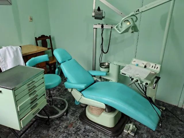 Cadeira Odontológica completa e compressor,