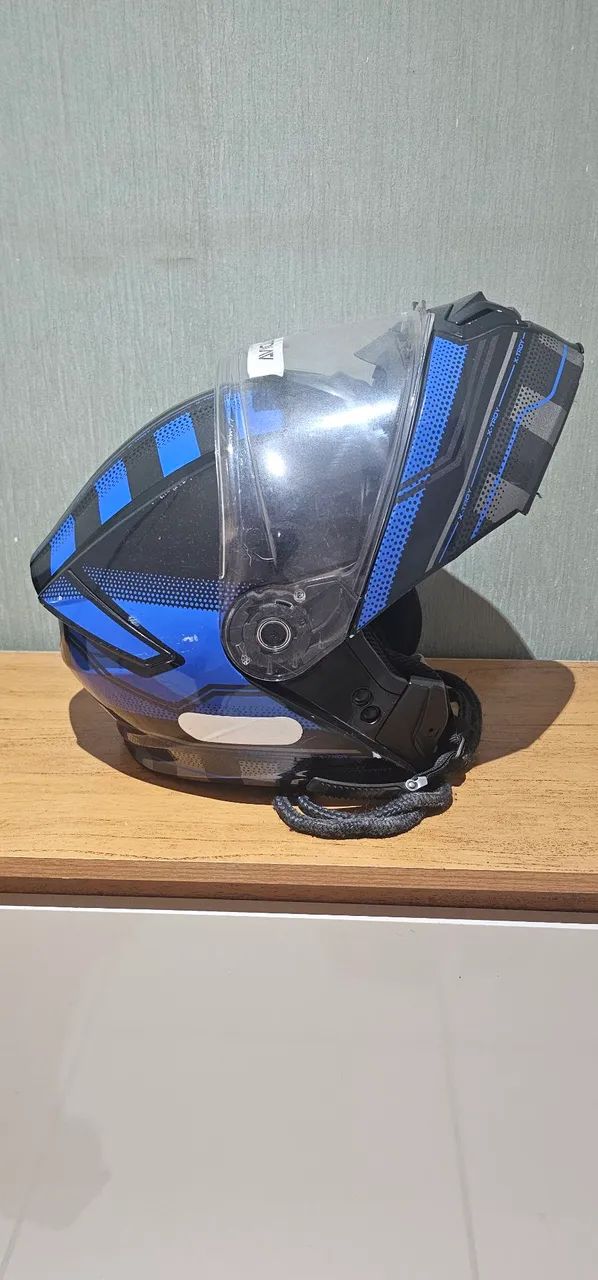 Vendo capacete articulado 