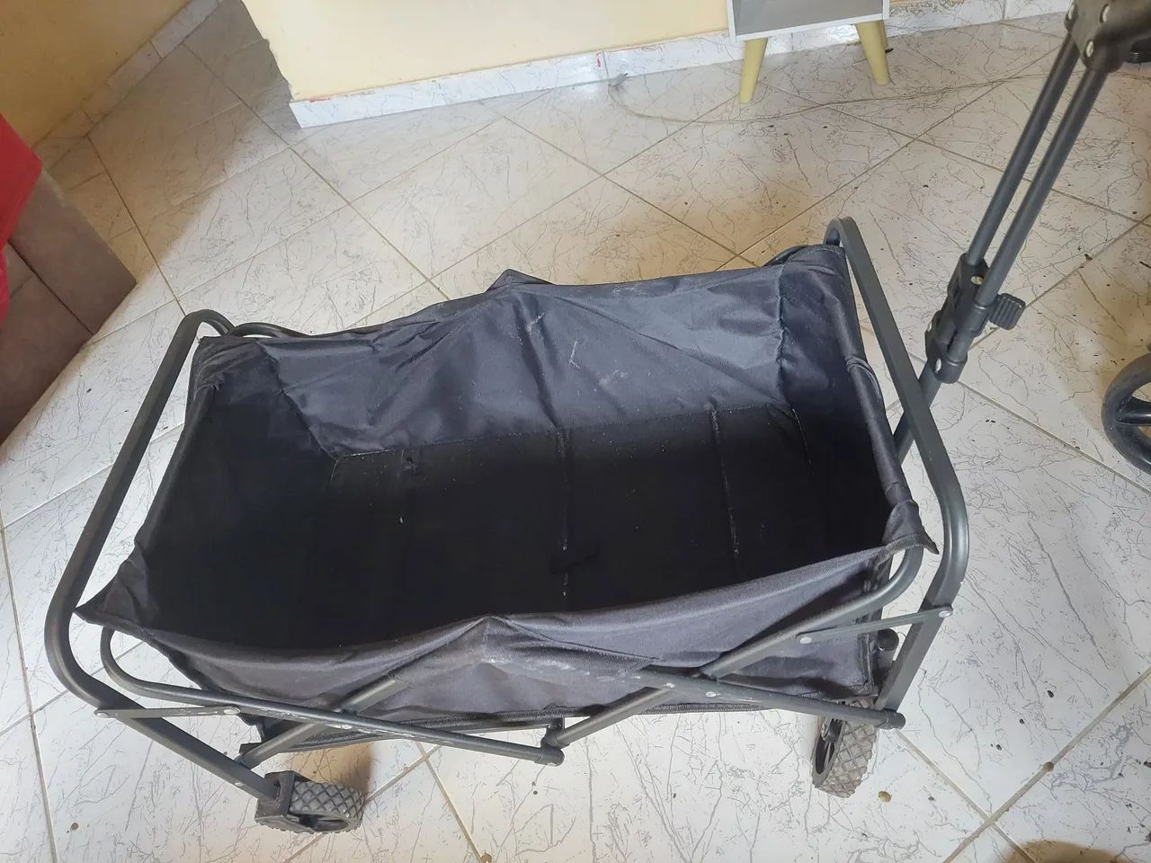 Carrinho auxiliar dobravel