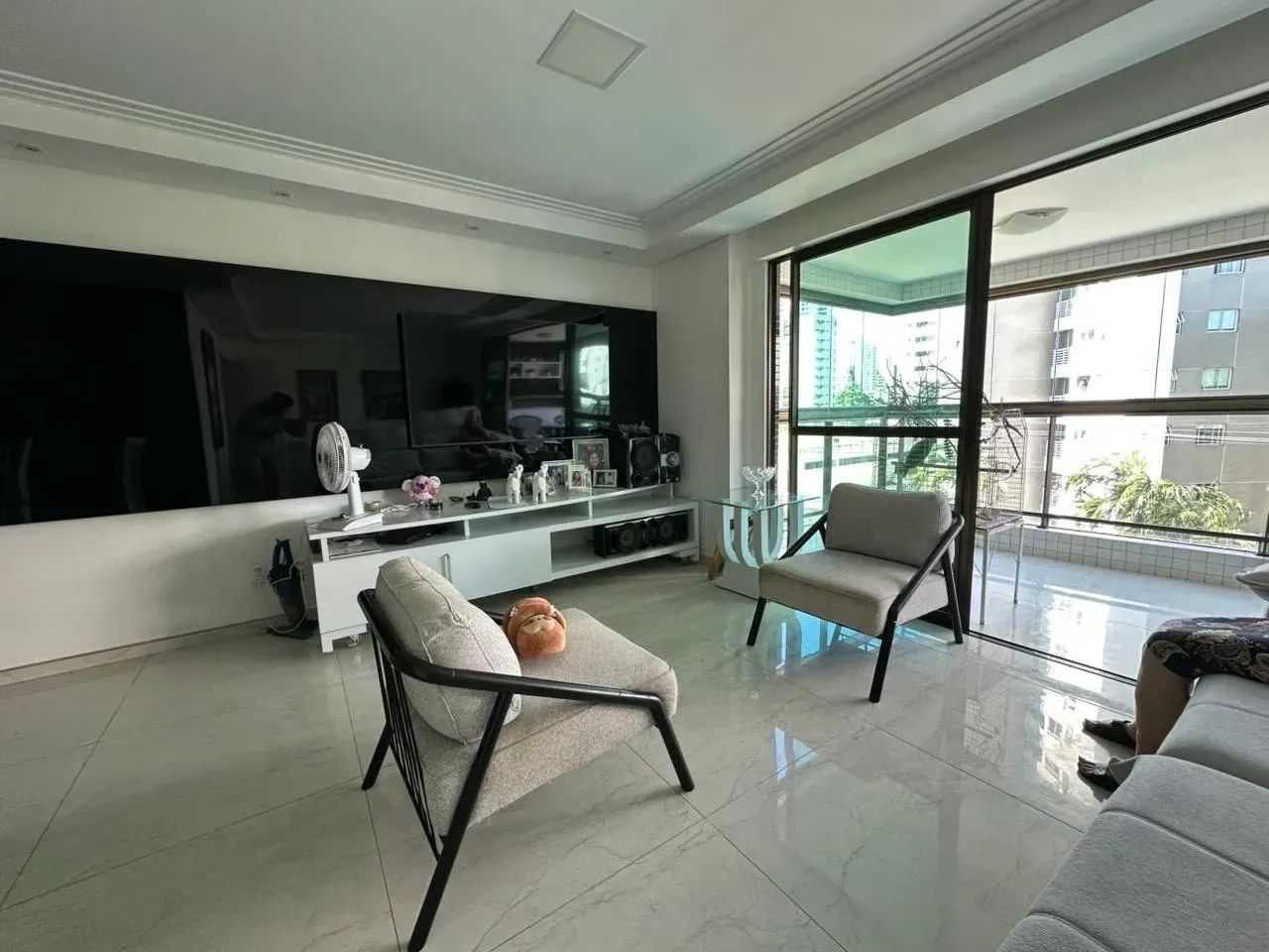 Apartamento Altíssimo Padrão Totalmente Reformado com 4 Quartos e 4 Suítes + 158m2 com laz - Foto 2