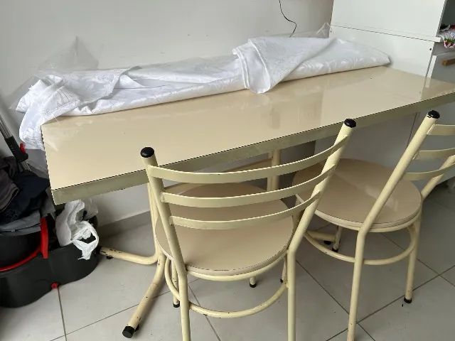 Mesa quadrada com 4 cadeiras  - Foto 2