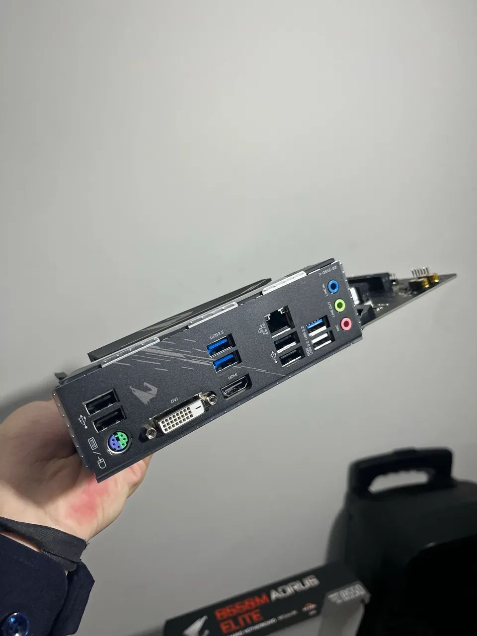 Placa Mãe B550M Aorus elite - lacrada  - Foto 3