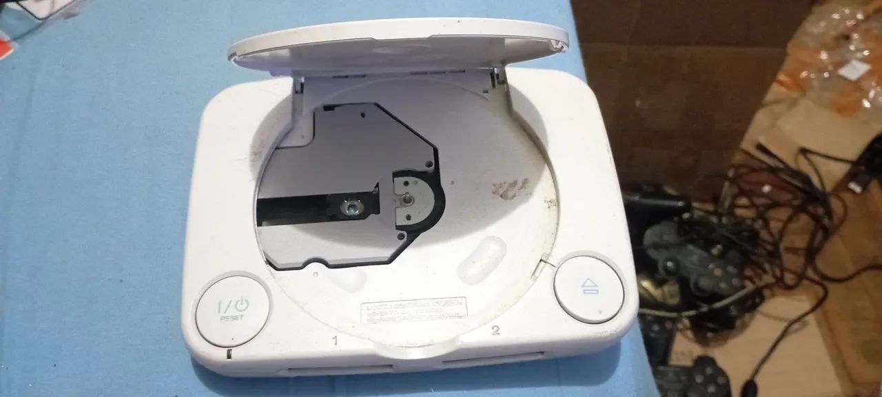 **PraSair** Sony Psone funcionando mas power com mau contato e leitor com defeito - Foto 5