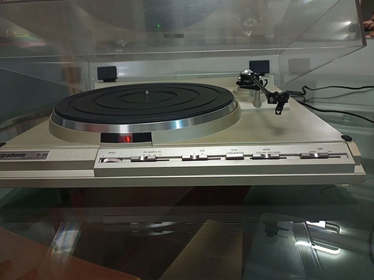 Toca discos Gradiente D-35.