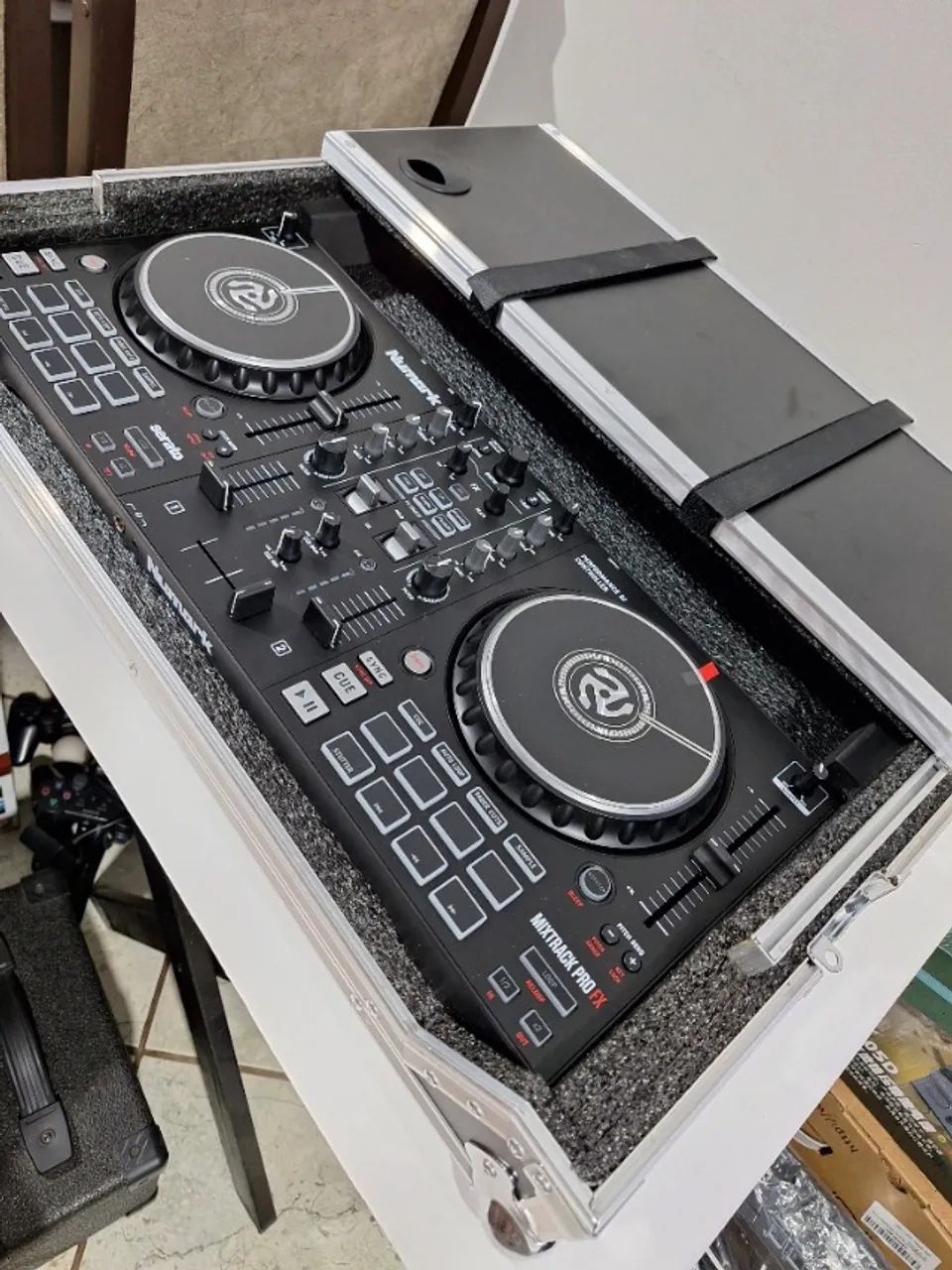 Controladora DJ Numark Mixtrack Pro FX + Case Personalizado - Foto 5