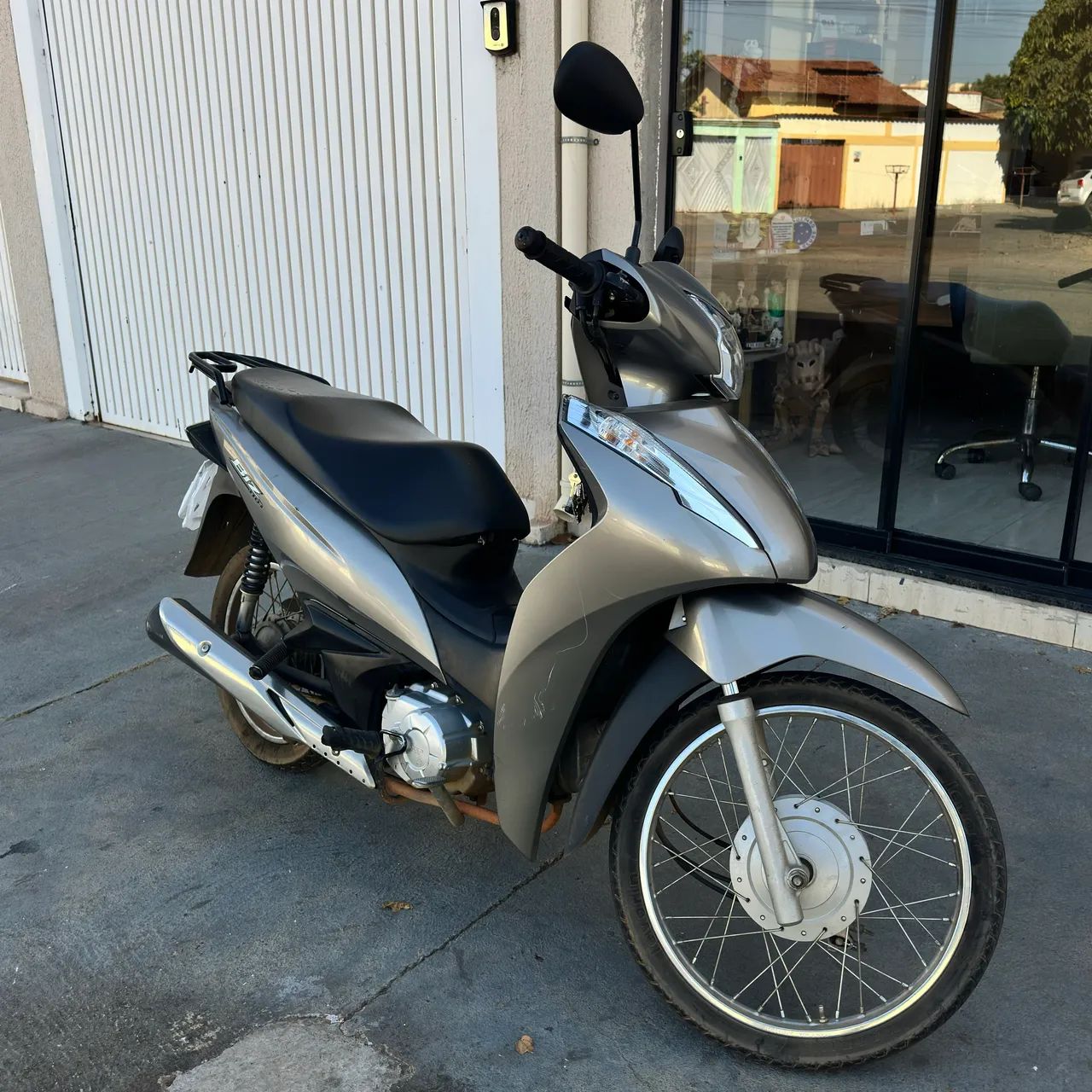 Moto com baixo km e muito conservada - Foto 5
