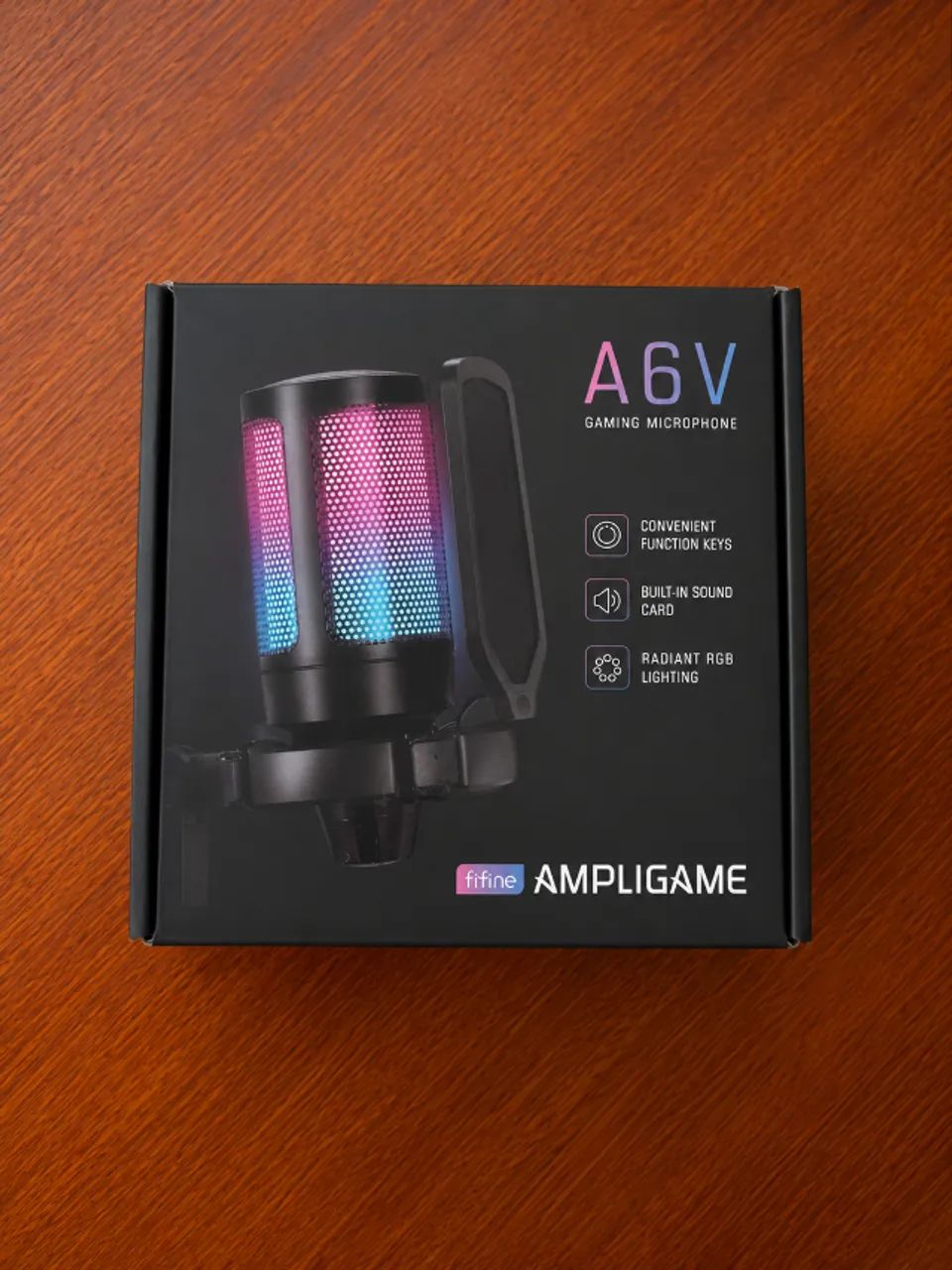 Microfone Condensador Fifine AmpliGame A6V Com Luz RGB Para Streaming e Gravações