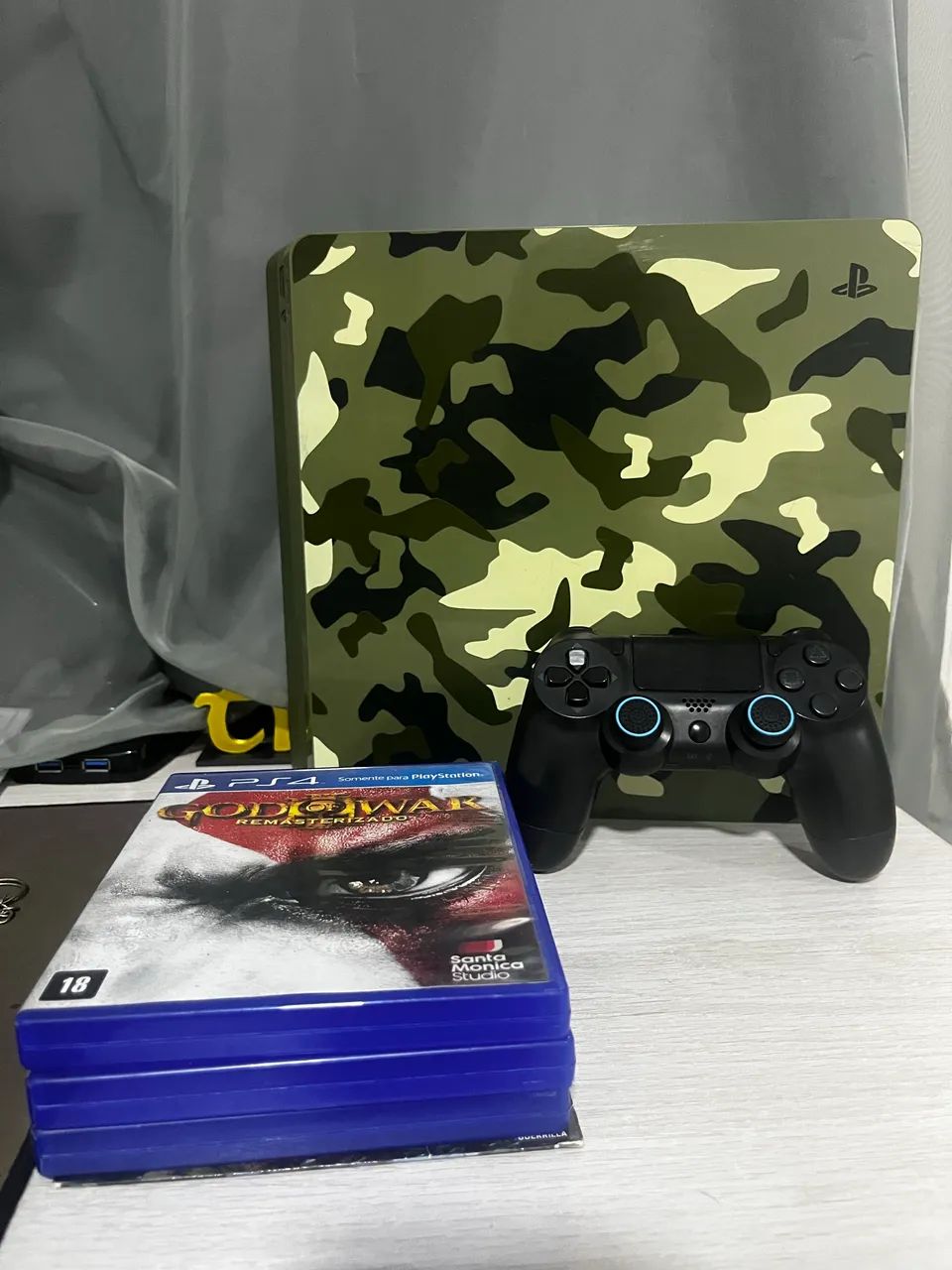 PS4 slim 1 TB
