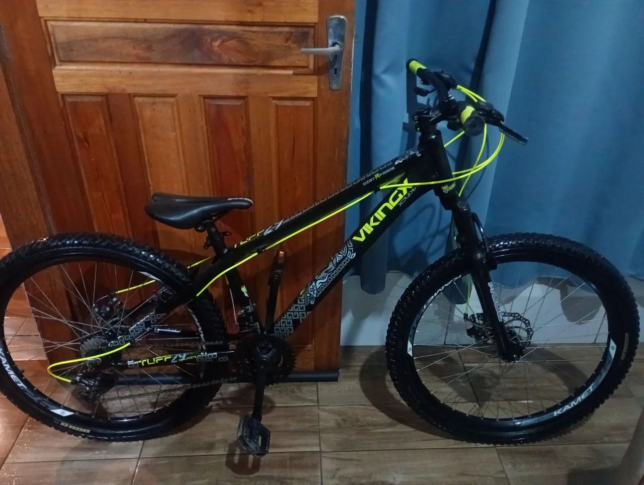 Viking tuff 29 seminova cor preto