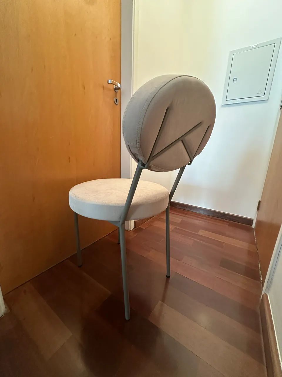 Cadeira nova marrom e bege  - Foto 5