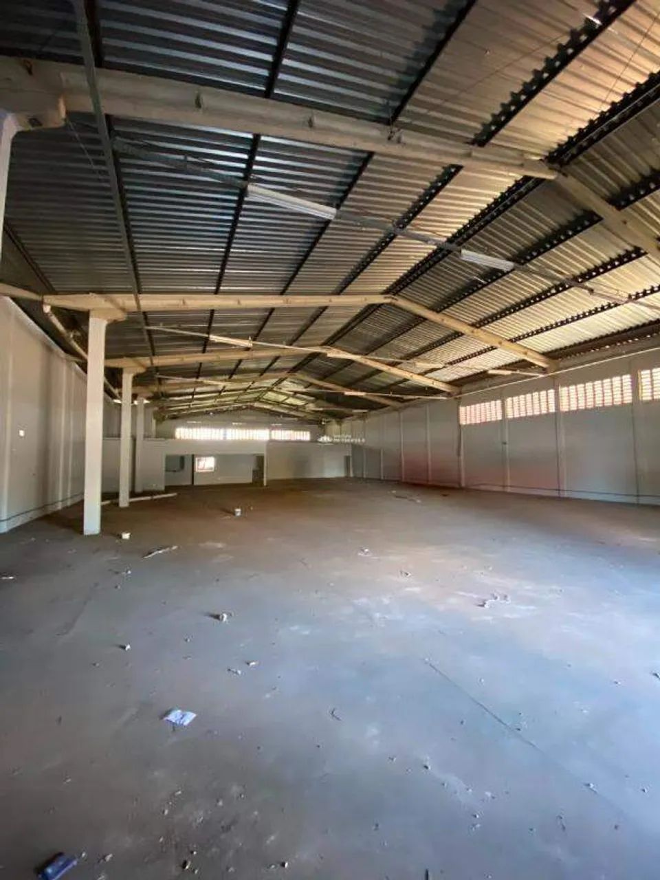 GALPÃO COMERCIAL COM 08 VAGAS DE GARAGEM DESCOBERTA EM TIMON-MA. - Foto 5