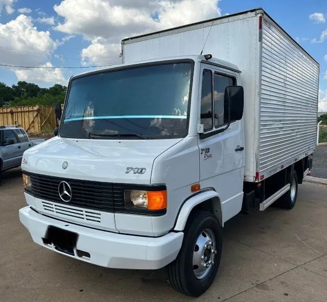 Mercedes 710 bau 2012