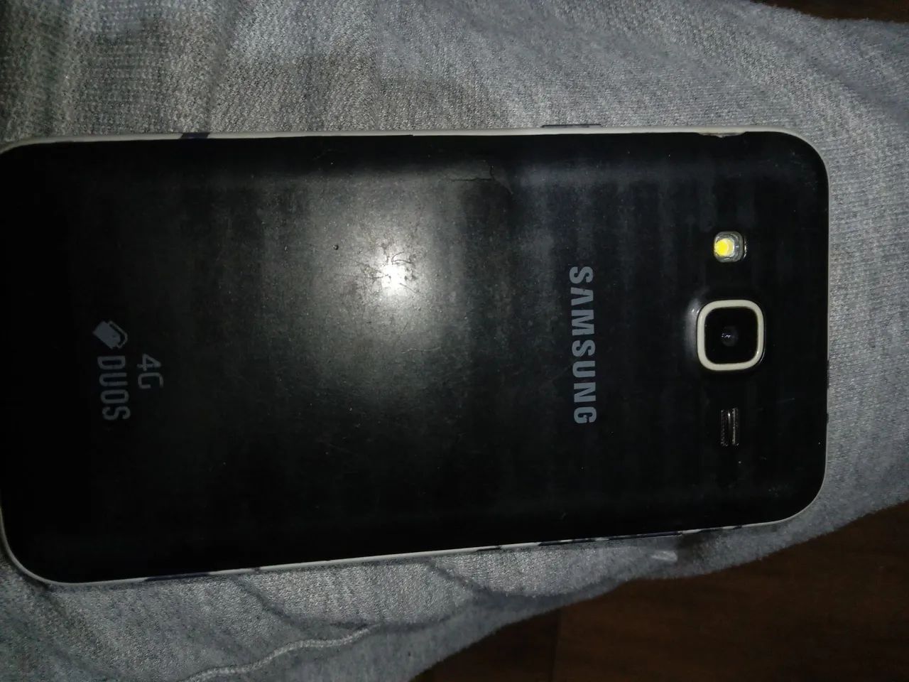 J5 preto com bateria e fio de carregador 