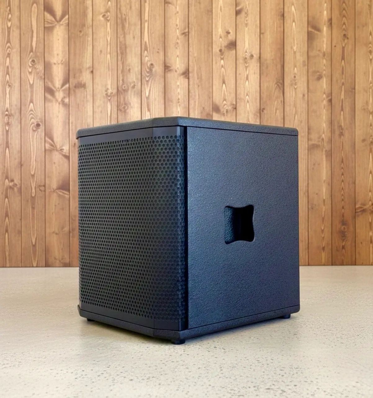 Caixa ativa Sub Grave Subwoofer 15 polegadas 1.200w. Semi novo